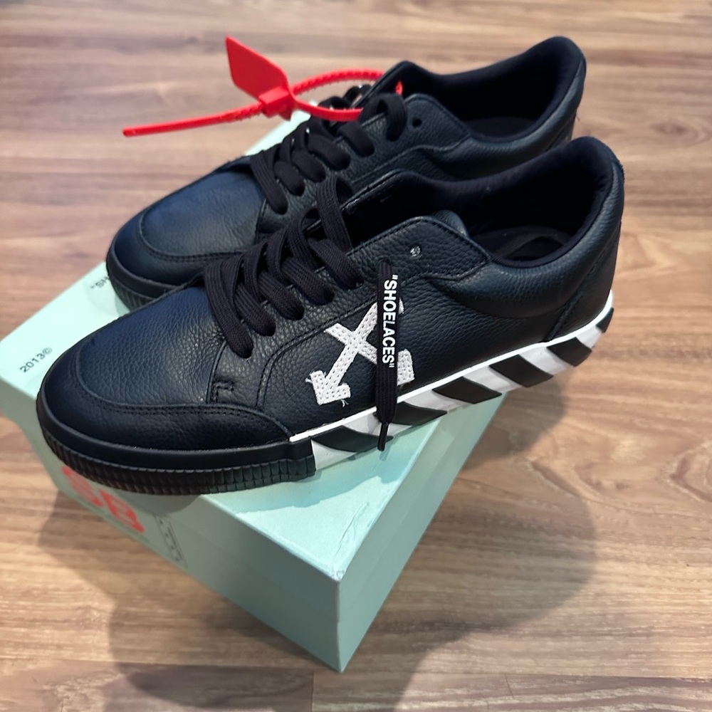 OFF-WHITE ARROW LOW VULCANIZED BLACK WHITE